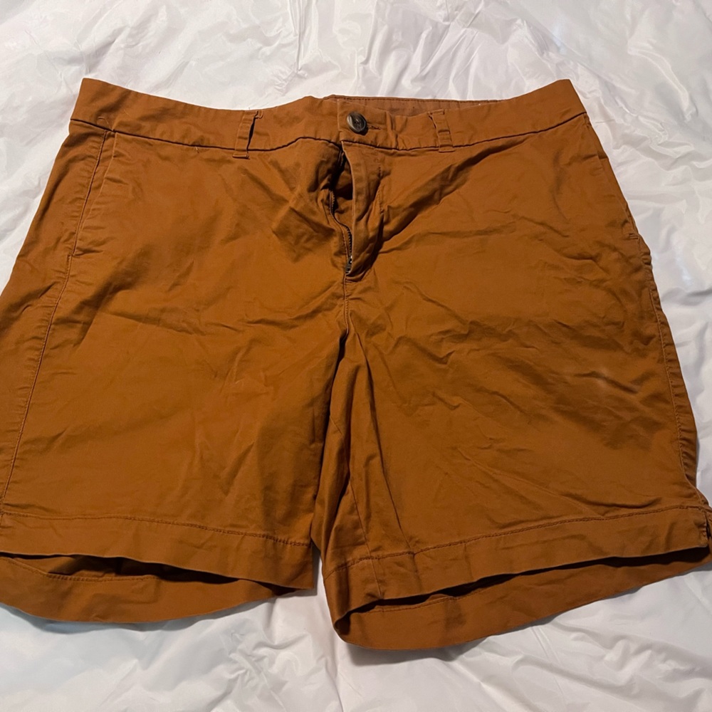 EUC coppery caramel Old Navy 7” Everyday shorts  women’s 14 oh yeah